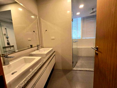 คอนโดให้เช่า : LTH10908–Millennium Residence FOR RENT 3 beds 3 baths size 146 Sq.m. Near BTS Saphan Taksin Station ONLY 95k/month