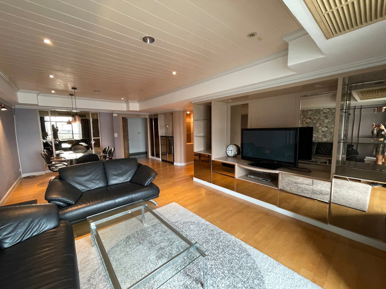 รูป LTH5418 – Royal Castle FOR RENT 2 beds 2 baths size 133 Sq.M. Nearby BTS Phrom Phong station ONLY 50k/Month - รูปที่ 2/7