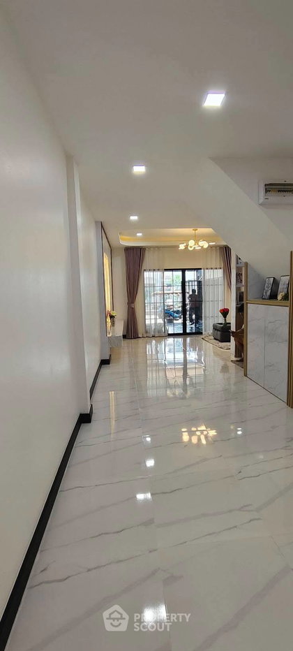 รูป ทาวน์เฮ้าส์ 2-ห้องนอน ใกล้ พัทยาตะวันออก (ID 2739631) - รูปที่ 26/29