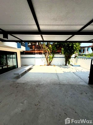 Houses for rent Bangkok : 3 Bedroom House for rent in Phra Khanong Nuea, Bangkok  6114538