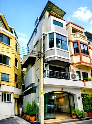 เช่าอาคารพาณิชย์ สถานีรถไฟฟ้าวัชรพล : MRT รามอินทรากม6. 200ม. นวลจันทร์ 500 ม.เพลินนารี่ มอลล์ ตลาดถนอมมิตร 2กม. อาคารให้เช่า 4.5 ชั้น ห้องริม 3 นอน แฟชั่นไอส์แลนด์ 2.2 กม.