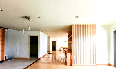 Condos for sale Phrom Phong : 3-BR Condo at Aree Place Sukhumvit 26 near BTS Phrom Phong (ID 2400890)