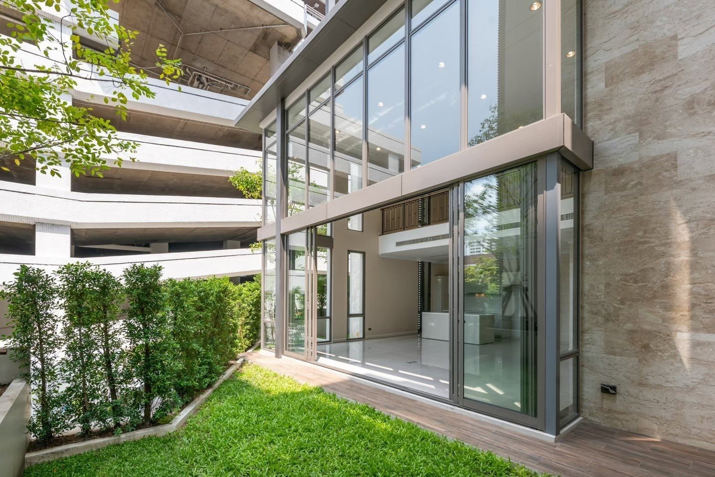 รูป LTHC10737– ขายด่วน! เทาน์เฮ้าราคาดี Townhome for sale 749 Residence 3 beds size 680 Sq.m. Near BTS Thong Lor Station ONLY 85MB - รูปที่ 14/15