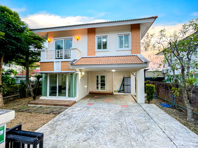 Houses for rent Chiang Mai : House for Rent in Vararom Kaewnawarat Village, Chiang Mai