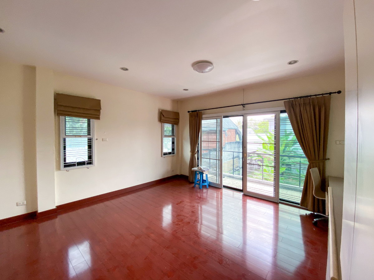 รูป ✨ Rare Item! ขายบ้านเดี่ยวสร้างเอง รัชดา-เสนานิคม 1 (แยก 12) — พื้นที่ 87 ตร.ว. ทำเลทองใจกลางเมือง ✨ - รูปที่ 24/42