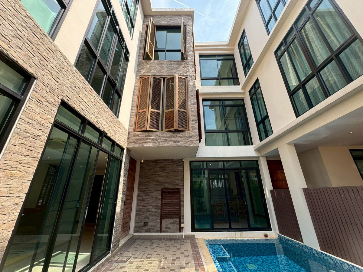 รูป บ้านเดี่ยวพร้อมสระว่ายน้ำส่วนตัว 4 ห้องนอน - พร้อมพงษ์ ** NO CO-AGENT ** - รูปที่ 5/22