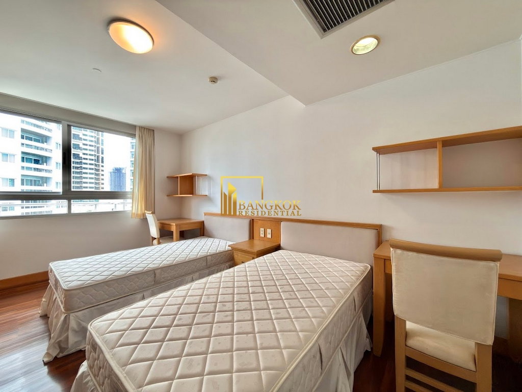 รูป Fully Renovated 3 Bedroom Apartment in Phrom Phong Area - BR21315AP - รูปที่ 24/48