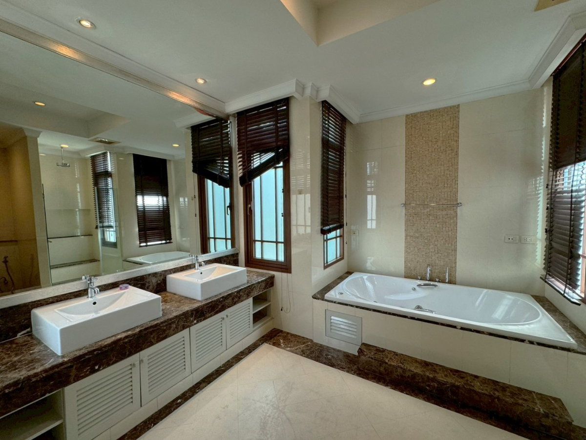 รูป บ้านเดี่ยวหัวมุม ในโครงการสุดหรู เอกมัย - พระโขนง ** NO CO-AGENT ** - รูปที่ 19/29