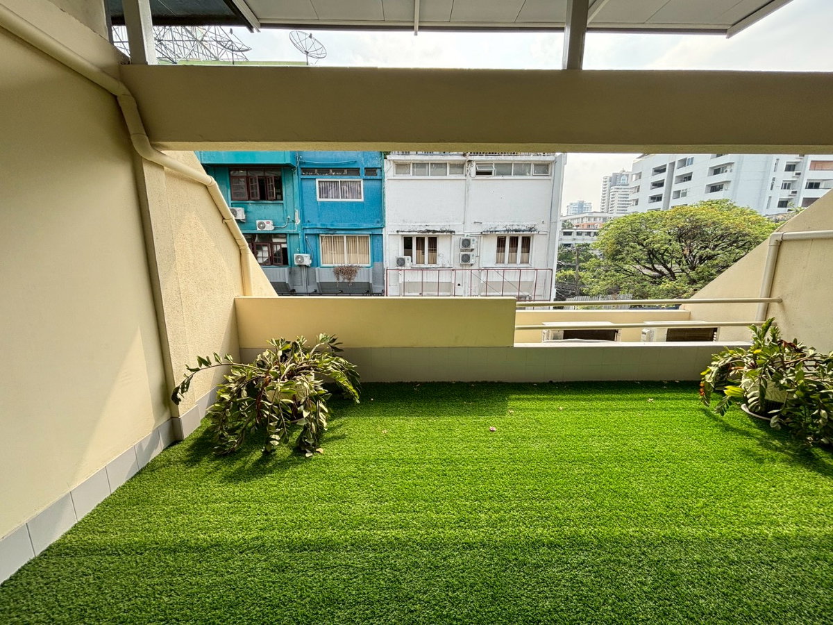 รูป ทาวน์เฮ้าส์ขนาดใหญ่ ใจกลางพร้อมพงษ์ เหมาะทำธุรกิจทุกประเภท ** NO CO-AGENT** - รูปที่ 23/32