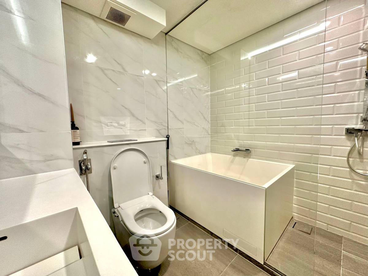 picture 1-BR Condo at Landmark @MRTA Station in Bang Kapi (ID 2732023) - 10/12