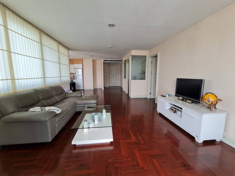 LTH5594 – Lake Avenue FOR SALE 2 beds 2 baths size 126 Sq.M. Nearby BTS Asoke station ONLY 12.5 MB