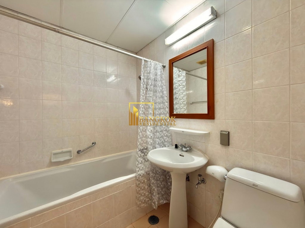 รูป Fully Renovated 3 Bedroom Apartment in Phrom Phong Area - BR21315AP - รูปที่ 28/48