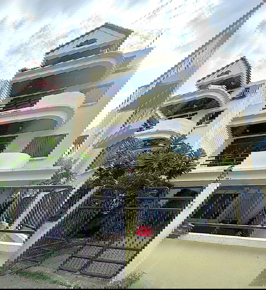 รูป บ้านให้เช่า 4 ห้องนอน พร้อมพงษ์ บรรยากาศร่มรื่น เข้าออกได้หลายเส้นทาง ** NO CO-AGENT ** - รูปที่ 2/10