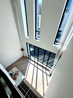 เช่าโฮมออฟฟิศ รัชดาภิเษก 36 : The Author Ratchada 32 | Home Office Double Volume 6.5 ม. | 60,000 🔥