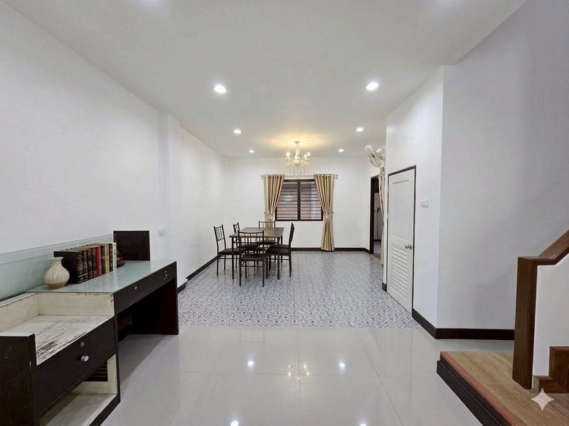 รูป 🔥 ด่วน! ขายทาวน์เฮาส์ต่ำกว่าราคาประเมิน กู้เกินมีเงินเหลือหลักแสน! 🔥 ทาวน์โฮม 3 ชั้น หมู่บ้านทองประกาย (สี่แยกดอนแก้ว-โชตนา) - รูปที่ 5/10