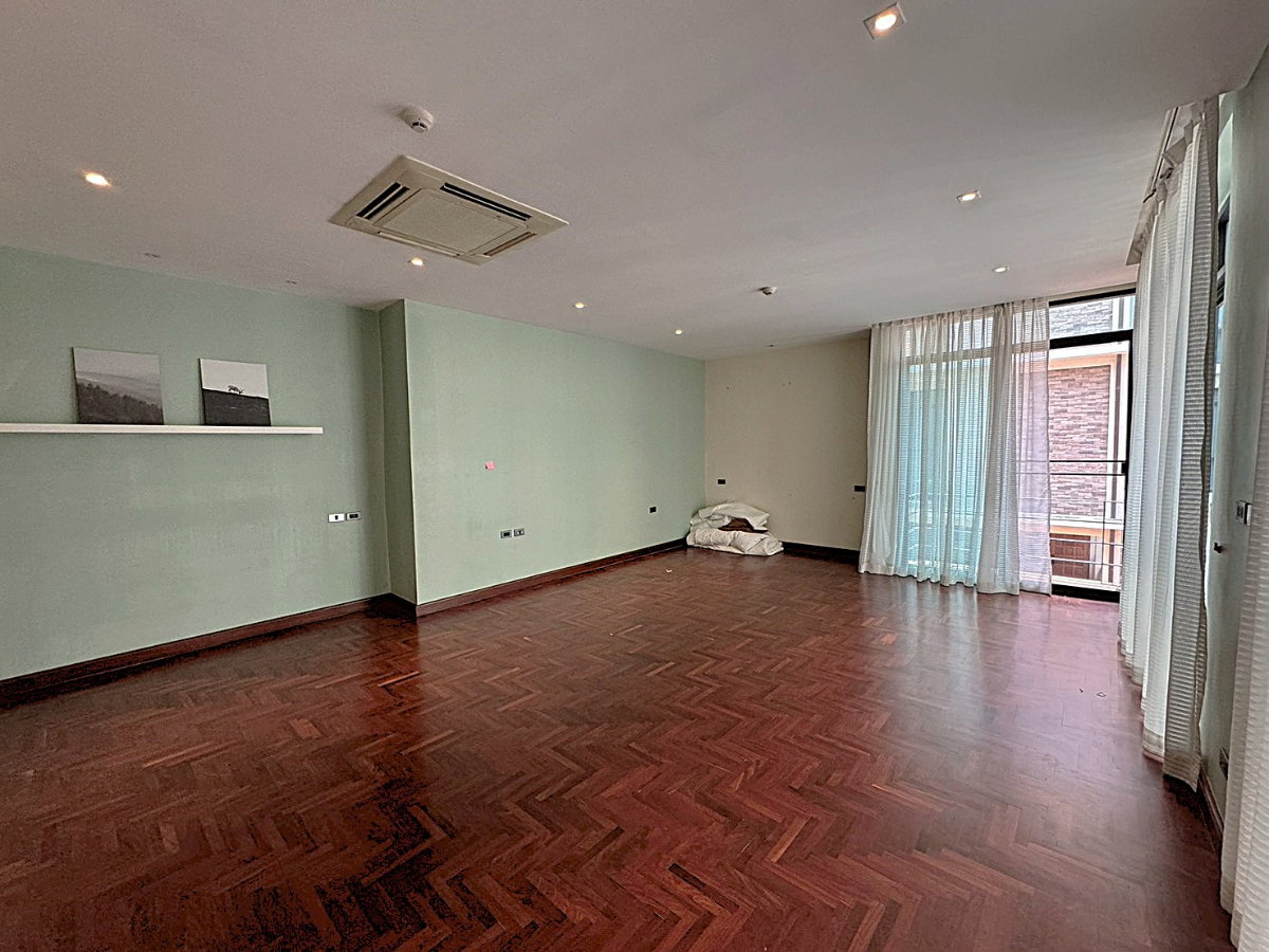 รูป บ้านเดี่ยวพร้อมสระว่ายน้ำส่วนตัว 4 ห้องนอน - พร้อมพงษ์ ** NO CO-AGENT ** - รูปที่ 16/22