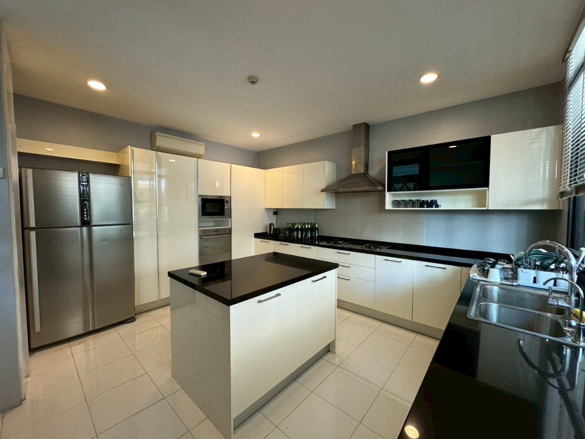 รูป บ้านเดี่ยวพร้อมสระว่ายน้ำส่วนตัว 4 ห้องนอน - พร้อมพงษ์ ** NO CO-AGENT ** - รูปที่ 21/22