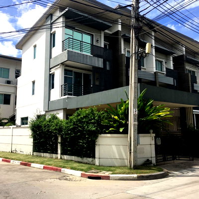 เช่าทาวน์โฮม ม.นานาชาติแสตมฟอร์ด : 🏡 ให้เช่าทาวน์โฮม 3 ชั้น Town Avenue พระราม 9 ✨ บ้านสวย พร้อมเฟอร์ ทำเลดี ใกล้พระราม 9 เดินทางสะดวก