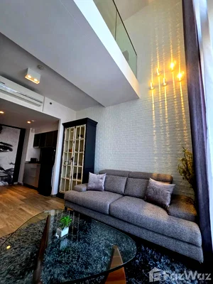 คอนโดให้เช่า : Condo for Rent – The Lofts Ekkamai Duplex | Newly Renovated 6105827