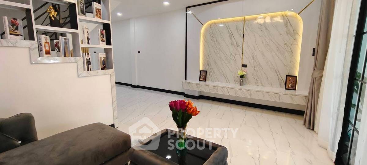 รูป ทาวน์เฮ้าส์ 2-ห้องนอน ใกล้ พัทยาตะวันออก (ID 2739631) - รูปที่ 27/29