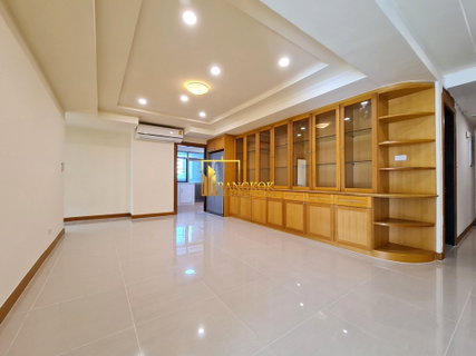 รูปภาพ Royal Castle | Expansive 3 Bedroom Condo With Large Terrace - BR2842CD