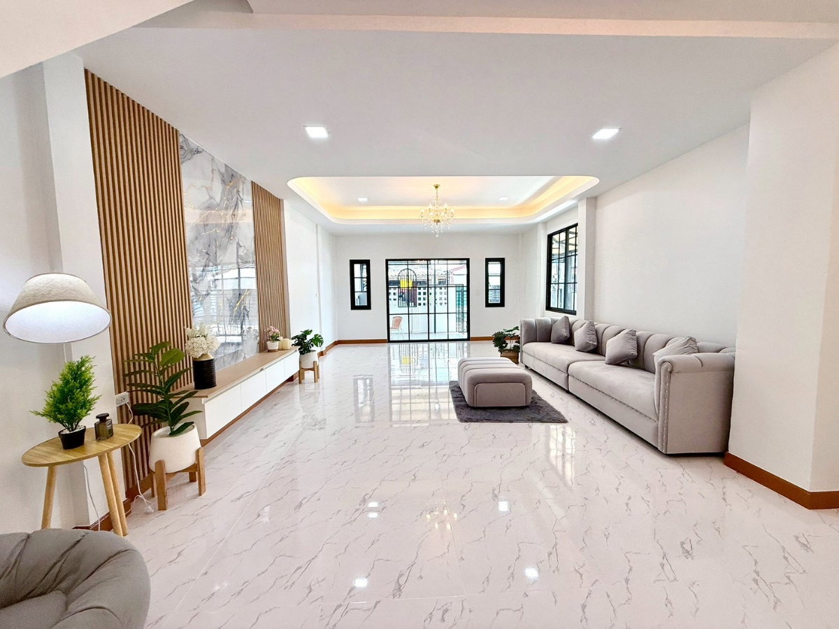 รูป 🎉 ขายบ้านรีโนเวท 🚩 หมู่บ้านเหมชาติ ซ.เลียบวารี 59 🏡 ทาวน์เฮ้าส์ 2 ชั้น  หลังมุม เนื้อที่ 32 ตร.ว. 🔧 รีโนเวทสวยพร้อมอยูุ่ ✨ราคาเพียง 2.25 ล้านบาท - รูปที่ 4/18