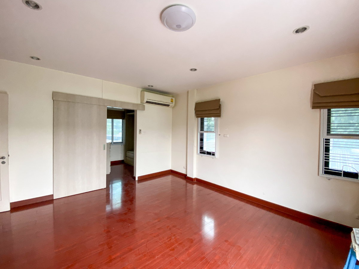 รูป ✨ Rare Item! ขายบ้านเดี่ยวสร้างเอง รัชดา-เสนานิคม 1 (แยก 12) — พื้นที่ 87 ตร.ว. ทำเลทองใจกลางเมือง ✨ - รูปที่ 26/42