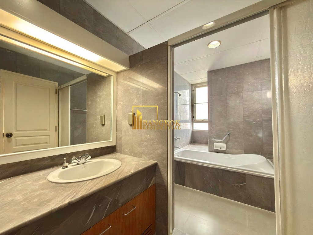 รูป Fully Renovated 3 Bedroom Apartment in Phrom Phong Area - BR21315AP - รูปที่ 17/48