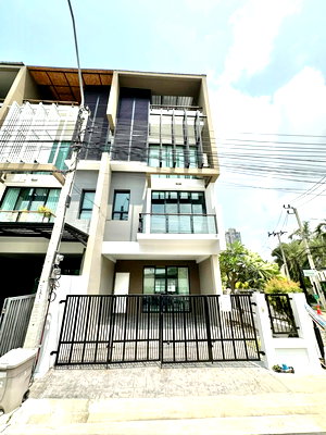 เช่าทาวน์โฮม วิทยาลัยเซาธ์อีสท์บางกอก : ให้เช่าบ้าน เบล็ส ทาวน์ สุขุมวิท 50 (Bless Town Sukhumvit 50) ใกล้BTSอ่อนนุช