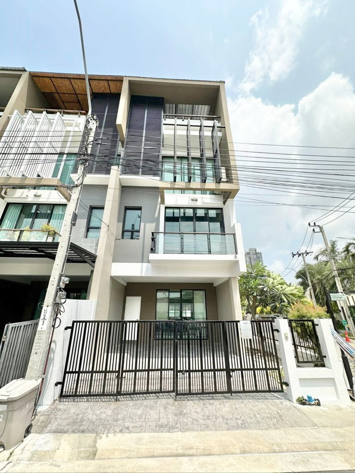 รูป ให้เช่าบ้าน เบล็ส ทาวน์ สุขุมวิท 50 (Bless Town Sukhumvit 50) ใกล้BTSอ่อนนุช - รูปที่ 1/21