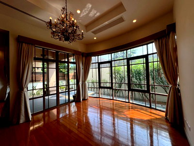 เช่าบ้านเดี่ยว ทองหล่อ 18 : บ้านเดี่ยวหัวมุม ในโครงการสุดหรู เอกมัย - พระโขนง ** NO CO-AGENT **