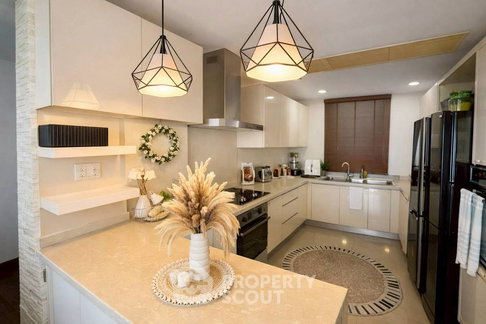 3-BR Condo at Watermark Chaophraya near BTS Krung Thon Buri (ID 2727870)