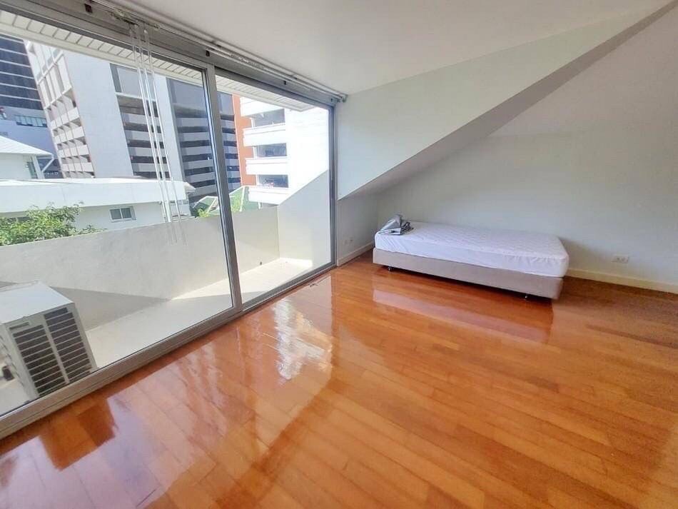 picture LTH5397 – House in Compound FOR RENT in Phrom Phong 3 beds 4 baths size 300 Sq.M. Nearby BTS Phrom Phong station ONLY 80k/Month - 6/7