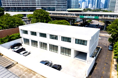 เช่าโรงงาน ม.เทคโนโลยีราชมงคลกรุงเทพ พระนครใต้ : ใกล้รร.กรุงเทพคริสเตียน 2 กม. BTS สุรศักดิ์ 300 ม. 4 นอน 4 น้ำ 820 ตร.ม.โกดัง 2 ชั้น 6 คูหา รีโนเวทใหม่