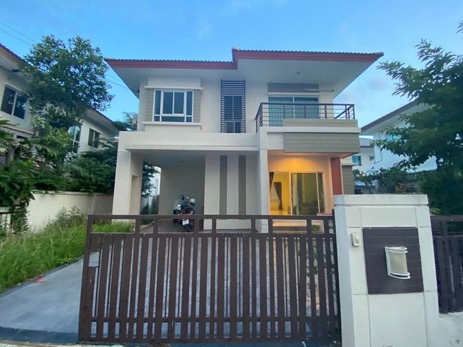 ให้เช่า บ้านเดี่ยว หมู่บ้าน สราญสิริ รามอินทรา 2 มี 2 ชั้น ขนาด 54 ตรว. มี 3 ห้องนอน 2น้ำ ใกล้ห้างแฟชั่นไอส์แลนด์ เพียง 25,000 บาท