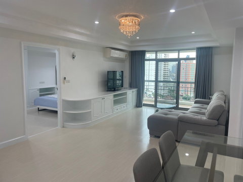 LTH5402 – Royal Castle FOR RENT 3 beds 3 baths size 140 Sq.M. Nearby BTS Phrom Phong station ONLY 55k/Month