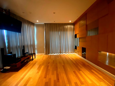 ขายคอนโด : LTH1563 – Millennium Residence FOR SALE size 193 SQ.M. 2 Beds 3 Baths near BTS Asoke Station ONLY 33.9 MB