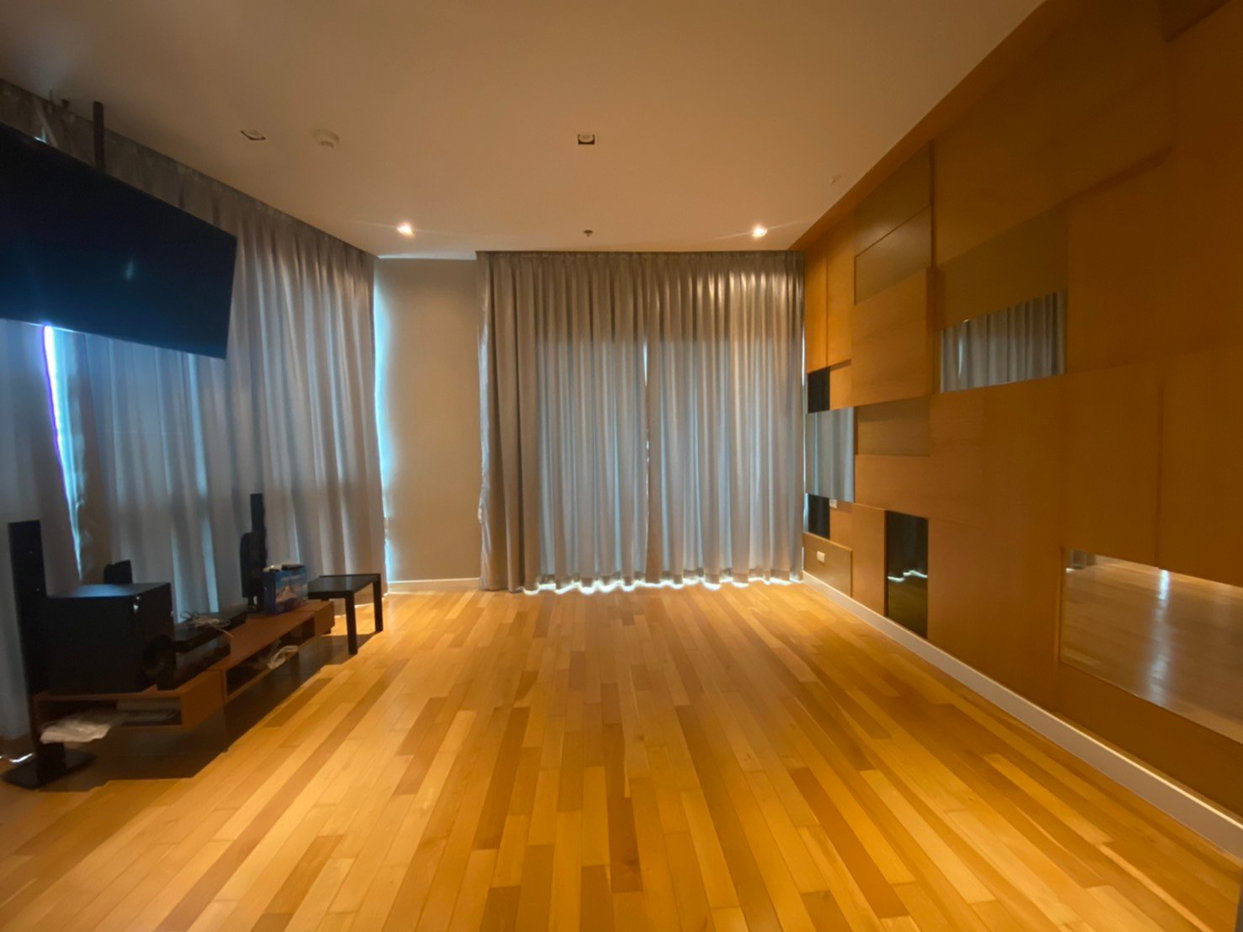 รูป LTH1563 – Millennium Residence FOR SALE size 193 SQ.M. 2 Beds 3 Baths near BTS Asoke Station ONLY 33.9 MB - รูปที่ 1/7