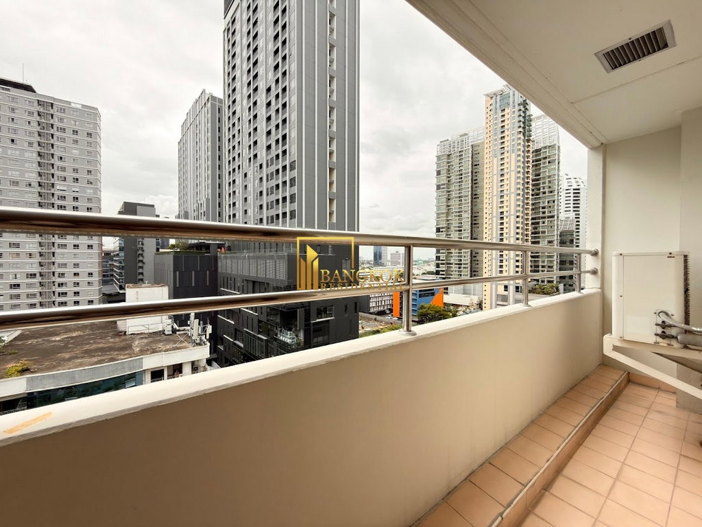 รูป Fully Renovated 3 Bedroom Apartment in Phrom Phong Area - BR21315AP - รูปที่ 31/48