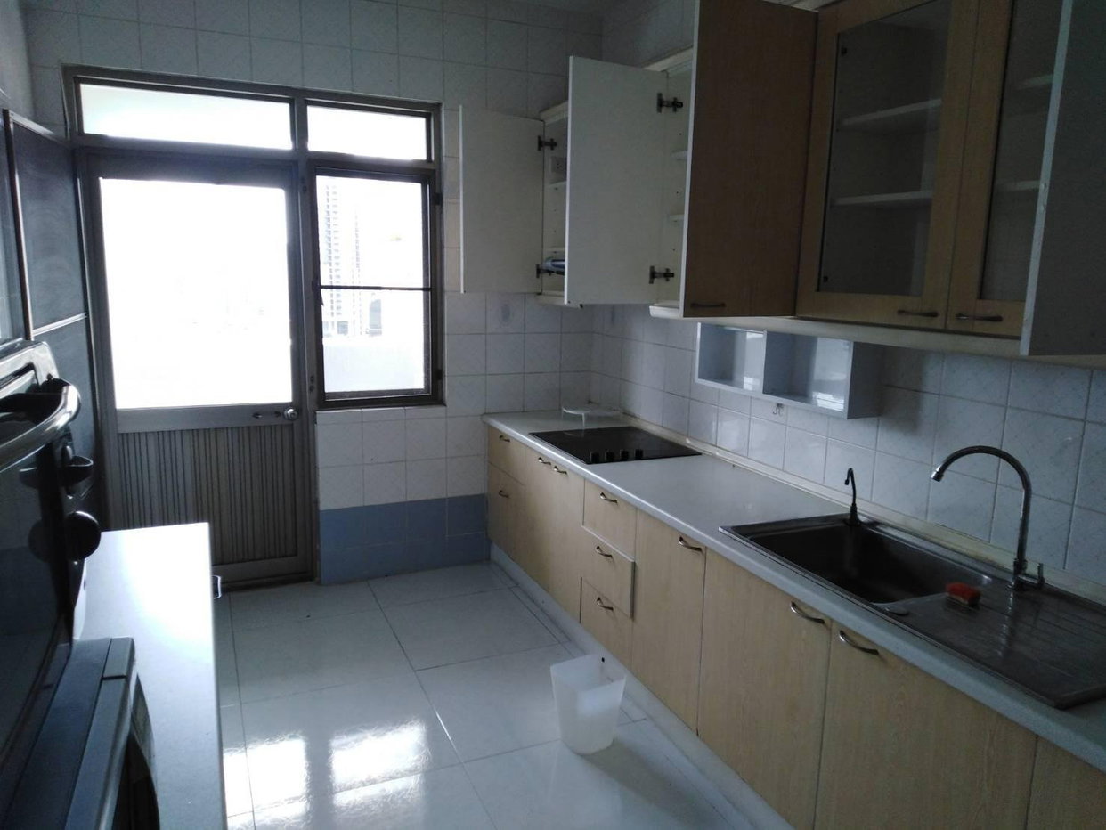 รูป LTH5400 – Royal Castle FOR RENT 3 beds 3 baths size 155 Sq.M. Nearby BTS Phrom Phong station ONLY 54k/Month - รูปที่ 3/6