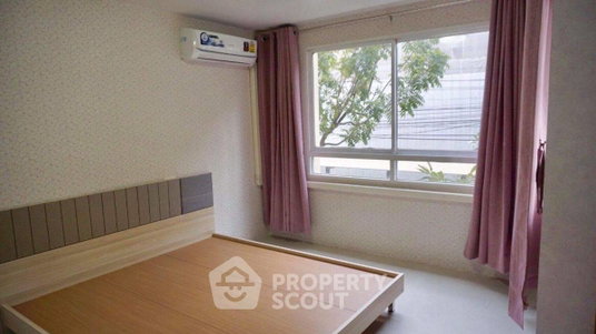 1-BR Condo at Chateau In Town Ratchada 17 near MRT Sutthisan (ID 2227417)