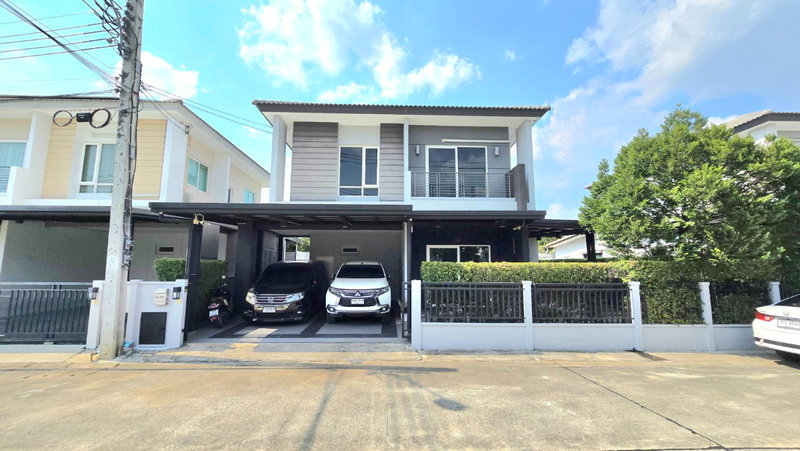 ขายบ้านเดี่ยว : ขายบ้านเดี่ยว เซนโทร ราชพฤกษ์ แปลงหน้าสวน เนื้อที่ 52.1 ตร.ว. พื้นที่ใช้สอย 175 ตร.ม. ใกล้สถานีรถไฟฟ้าMRT สถานีบางพลู สายสีม่วง