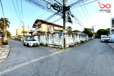ที่ดิน วิทยาลัยสิ่งแวดล้อม : ขายที่ดิน 136 ตร.ว. ลาดพร้าววังหิน 7 - โชคชัย 4 ใกล้รถไฟฟ้า 