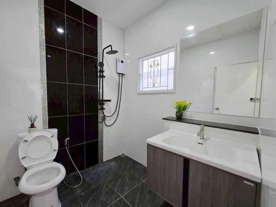 รูป ขายบ้านเดี่ยว ราคาดี ในโครงการ Lalin Village บ้านสวย ตกแต่งครบพร้อมเข้าอยู่ ใกล้โรงเรียนนานาชาติธาราพัฒนาการ - SW003529 - รูปที่ 18/20