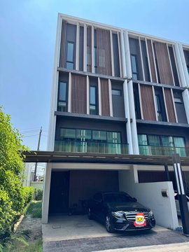 🏢✨ โฮมออฟฟิศหรู 3.5 ชั้น ออเทนส์ ลาดพร้าว-นาคนิวาส 48 3 ห้องนอน 4 ห้องน้ำ พร้อมใช้งาน สภาพใหม่มาก หลังมุมเป็นส่วนตัว ✨🏢