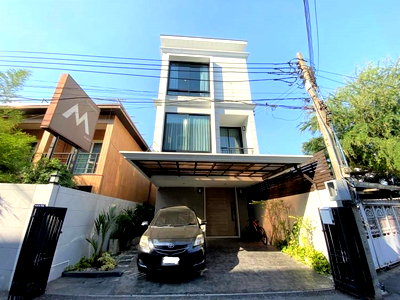 Townhouses for rent Srinakharinwirot University Prasanmit Campus : LTHC5335 – Townhome FOR RENT in Ekkamai 3 beds 4 baths size 200 Sq.M. Nearby ฺBTS Ekkamai station ONLY 65k/Month