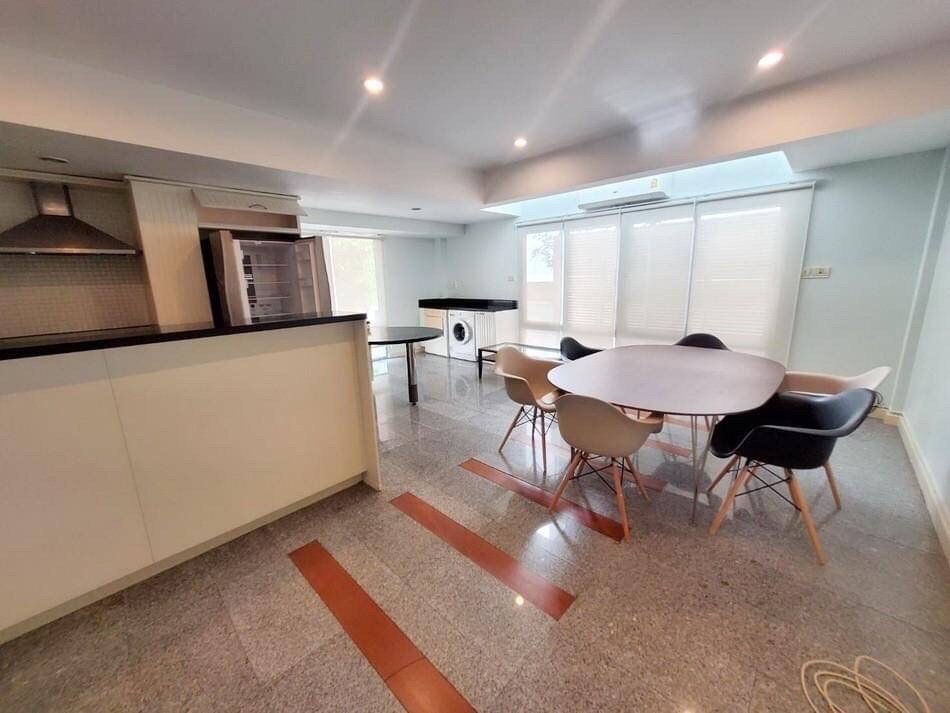 picture LTH5397 – House in Compound FOR RENT in Phrom Phong 3 beds 4 baths size 300 Sq.M. Nearby BTS Phrom Phong station ONLY 80k/Month - 4/7