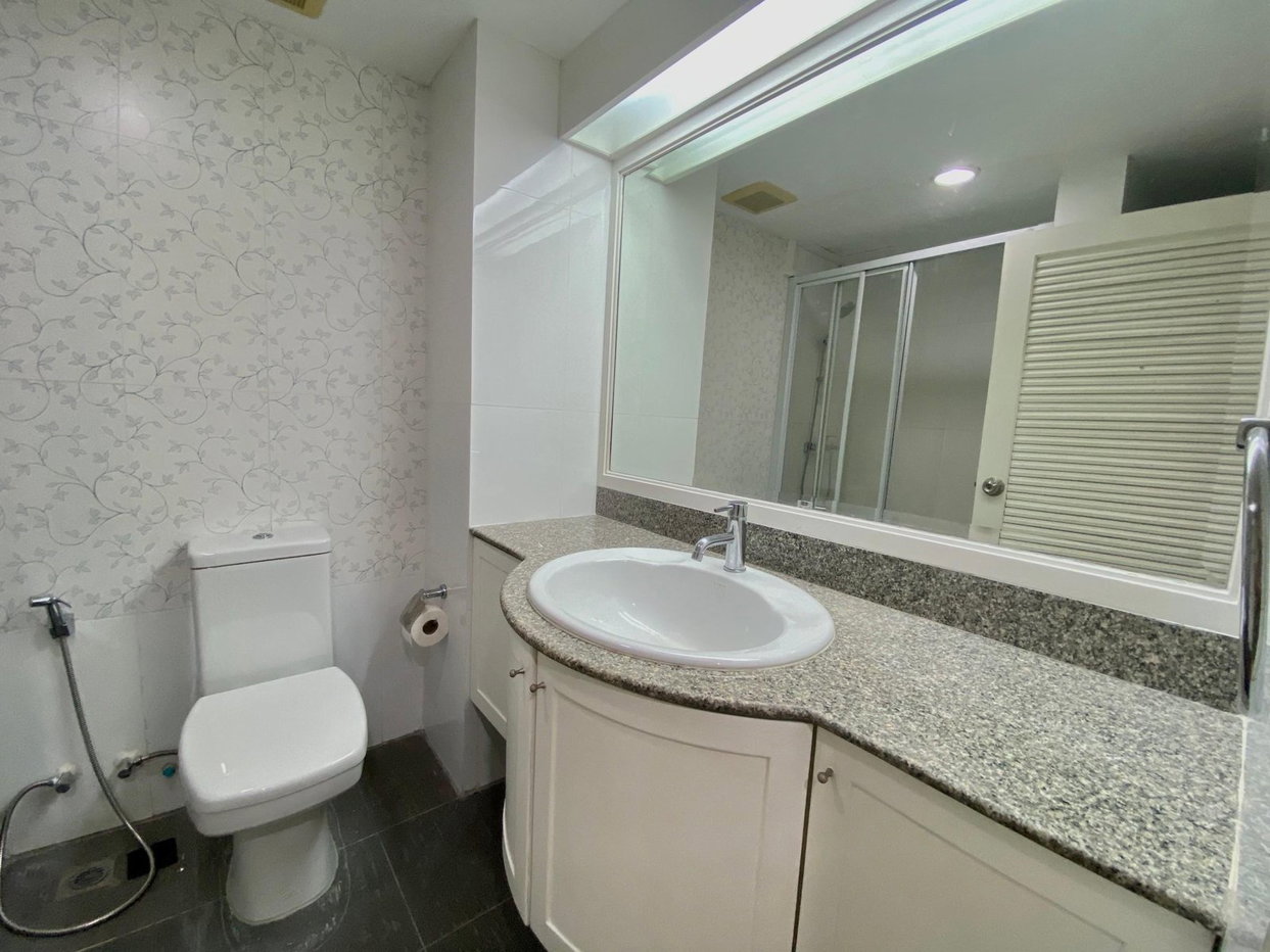 รูป LTH5572 – Royal Castle FOR SALE 3 beds 2 baths size 140 Sq.M. Nearby BTS Phrom Phong station ONLY 15 MB - รูปที่ 7/7