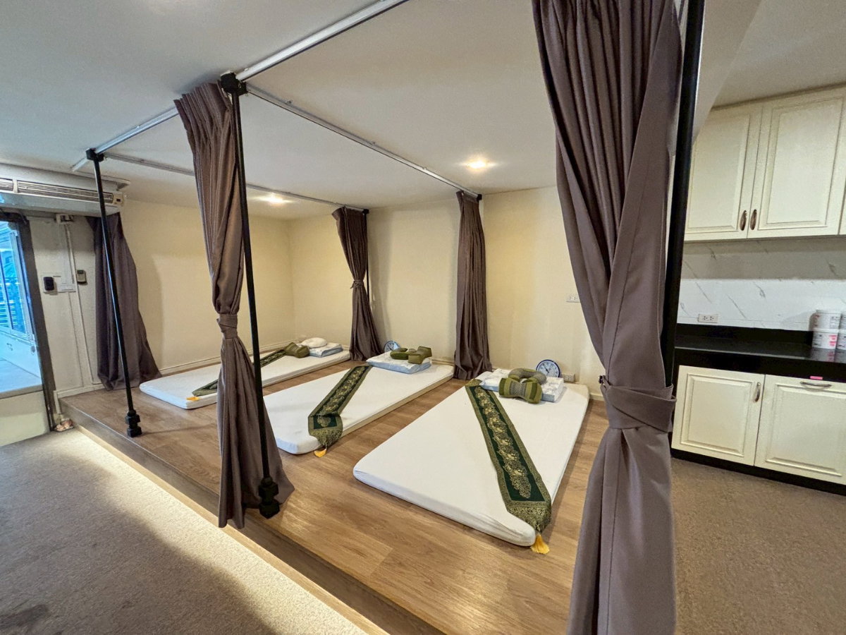 รูป ทาวน์เฮ้าส์ขนาดใหญ่ ใจกลางพร้อมพงษ์ เหมาะทำธุรกิจทุกประเภท ** NO CO-AGENT** - รูปที่ 8/32