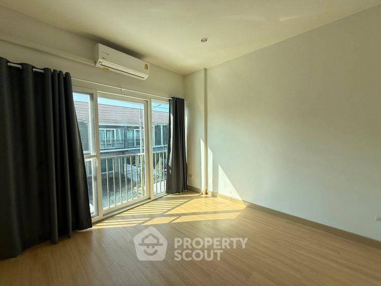รูป ทาวน์เฮ้าส์ 3-ห้องนอน ใน สันผีเสื้อ (ID 2690468) - รูปที่ 10/13